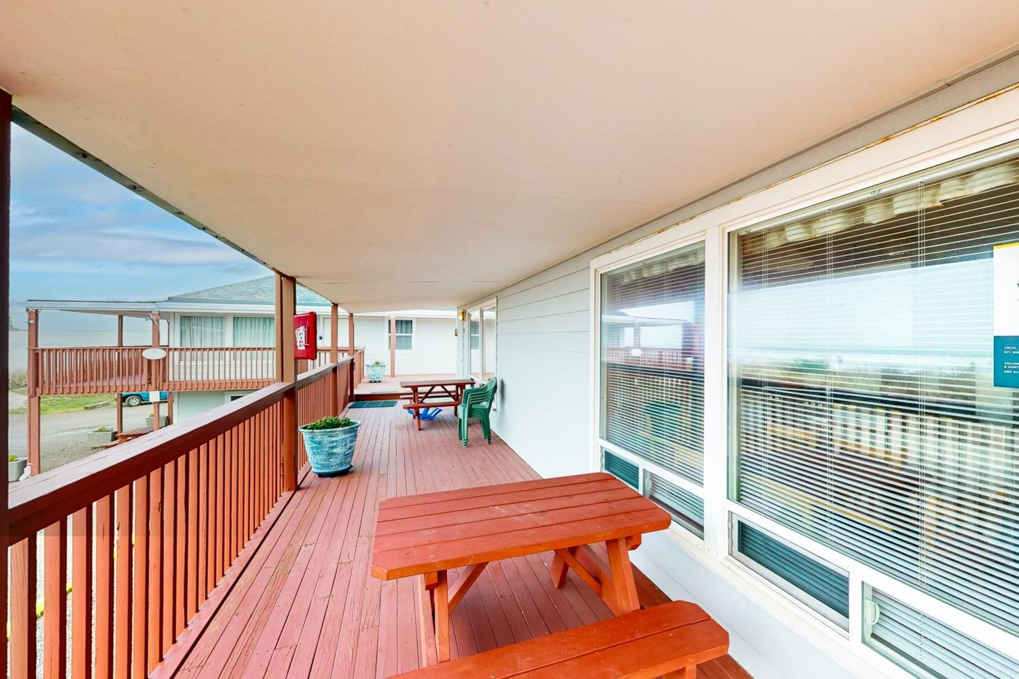 Getaway Oceanfront Lodging Rockaway Beach Rom bilde