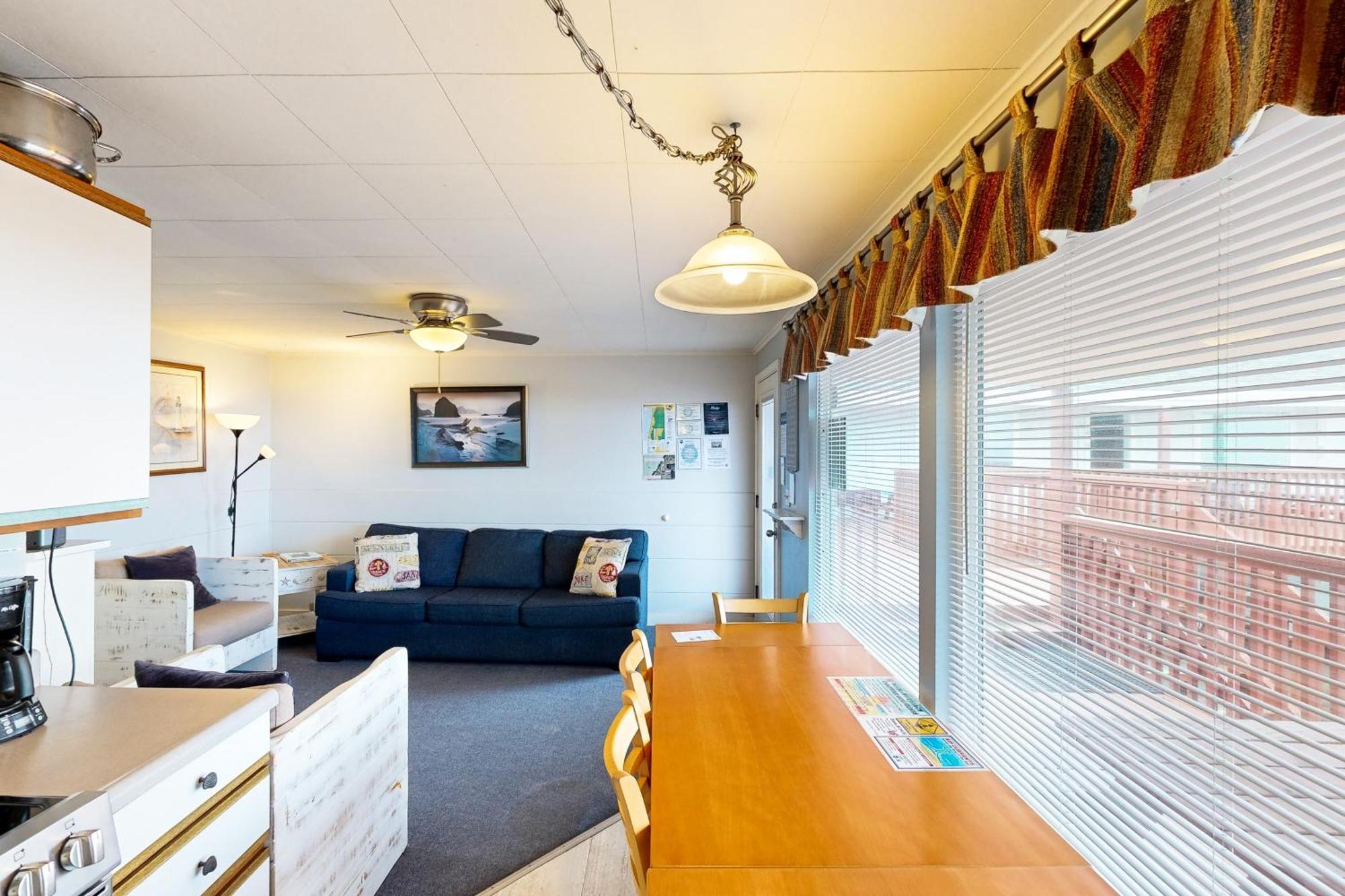 Getaway Oceanfront Lodging Rockaway Beach Rom bilde