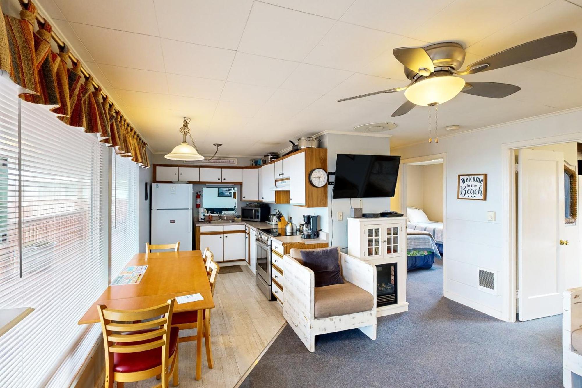 Getaway Oceanfront Lodging Rockaway Beach Rom bilde